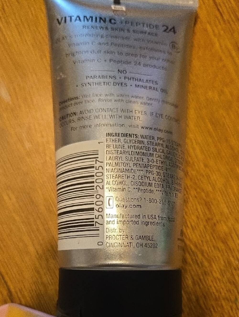 OLAY Vitamin C + Peptide 24 Brightening Facial Cleanser — Yellow & Silver - Picture 2 of 2